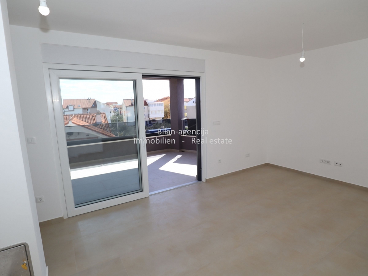 Vodice, 3-sobno stanovanje, strešna terasa