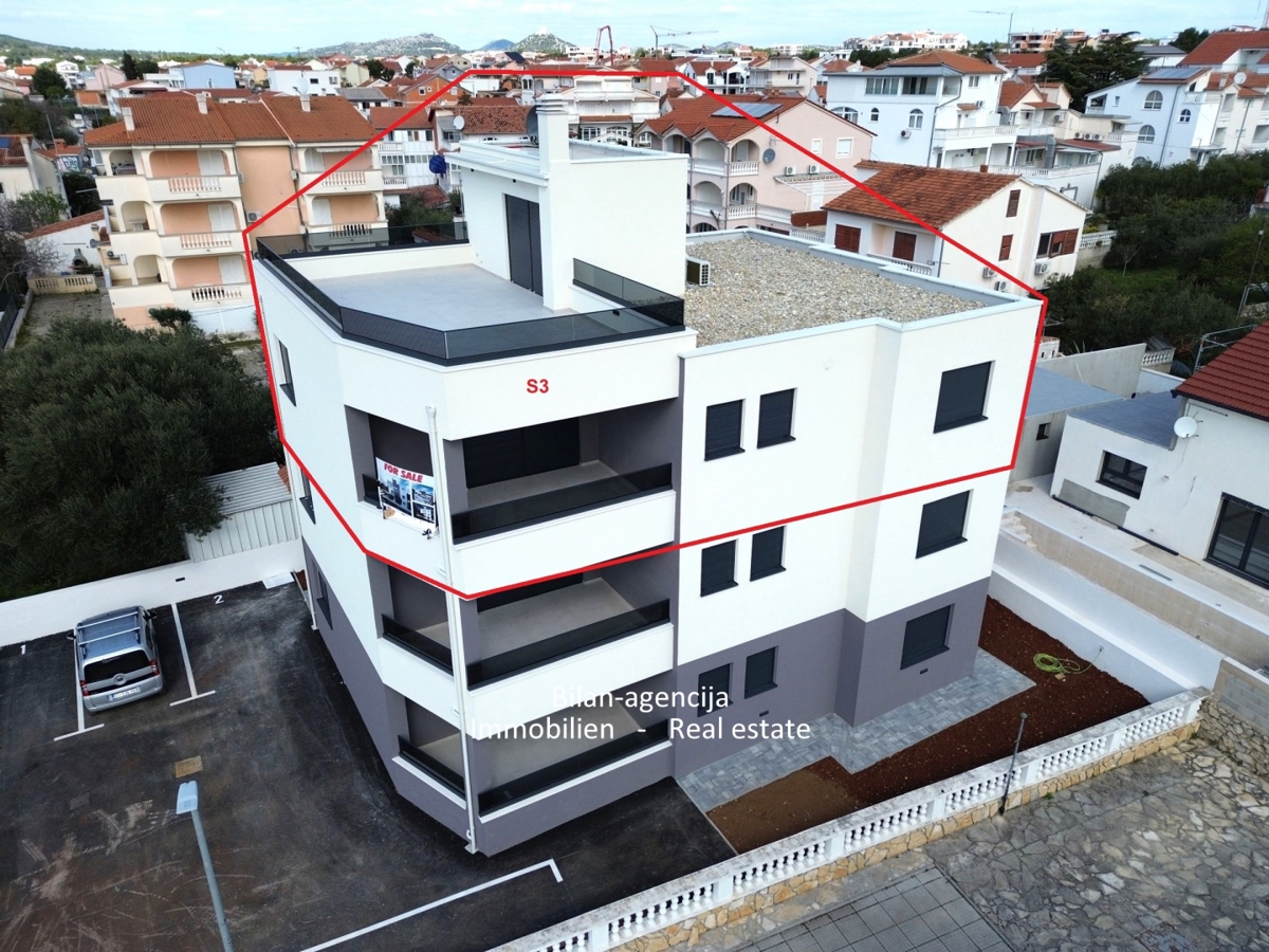 Vodice, 3-sobno stanovanje, strešna terasa