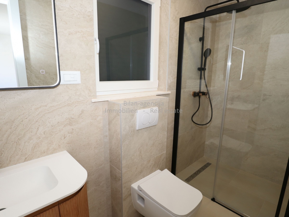 Vodice, 3-sobno stanovanje, strešna terasa