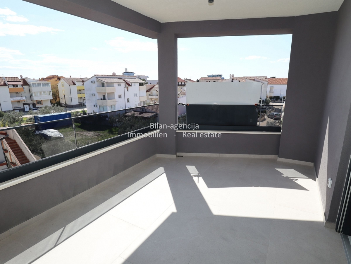 Vodice, 3-sobno stanovanje, strešna terasa