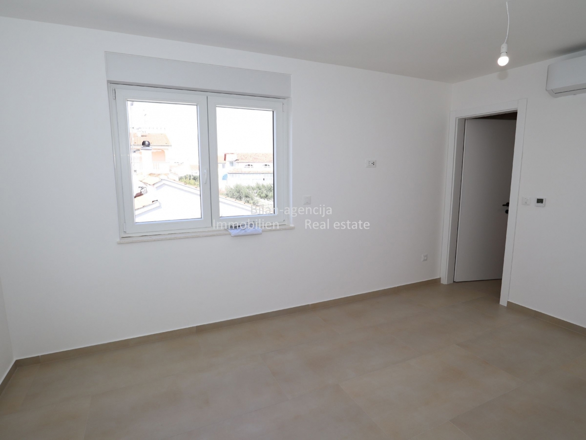 Vodice, 3-sobno stanovanje, strešna terasa