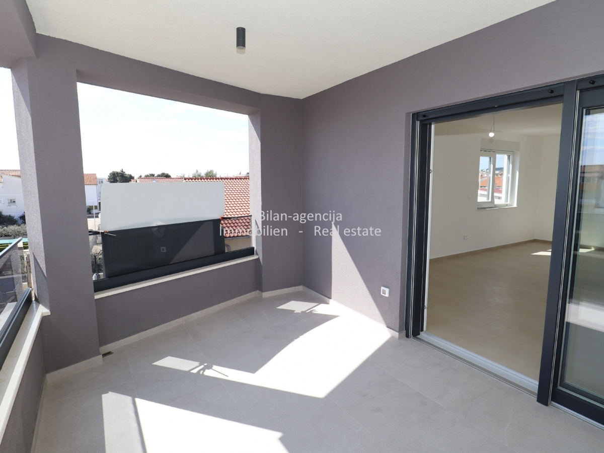 Vodice, 3-sobno stanovanje, strešna terasa