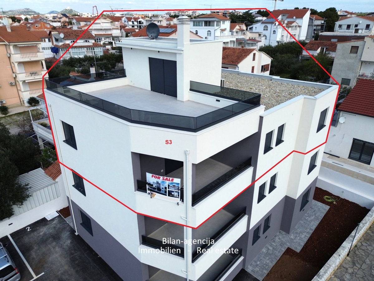 Vodice, 3-sobno stanovanje, strešna terasa