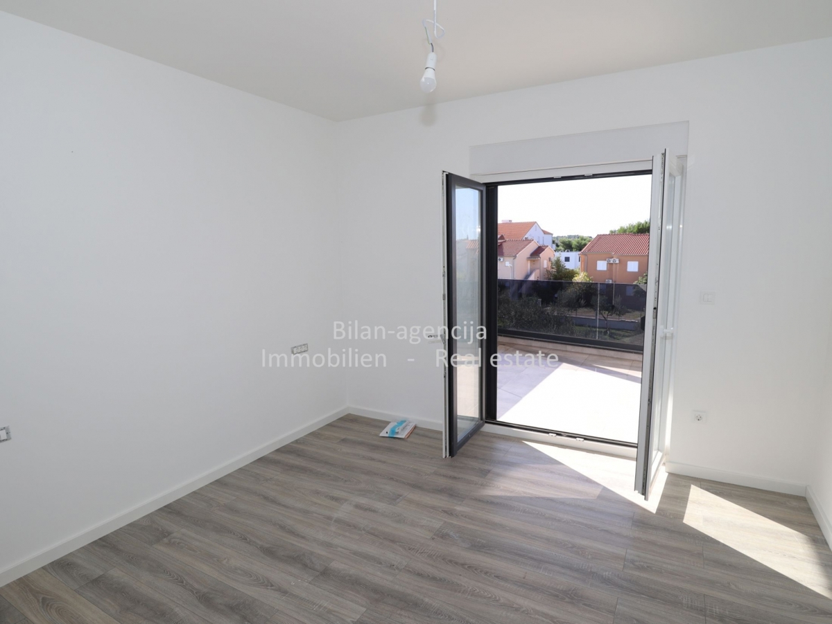 Apartma/Stanovanje Vodice, 92,15m2, 590m od morja