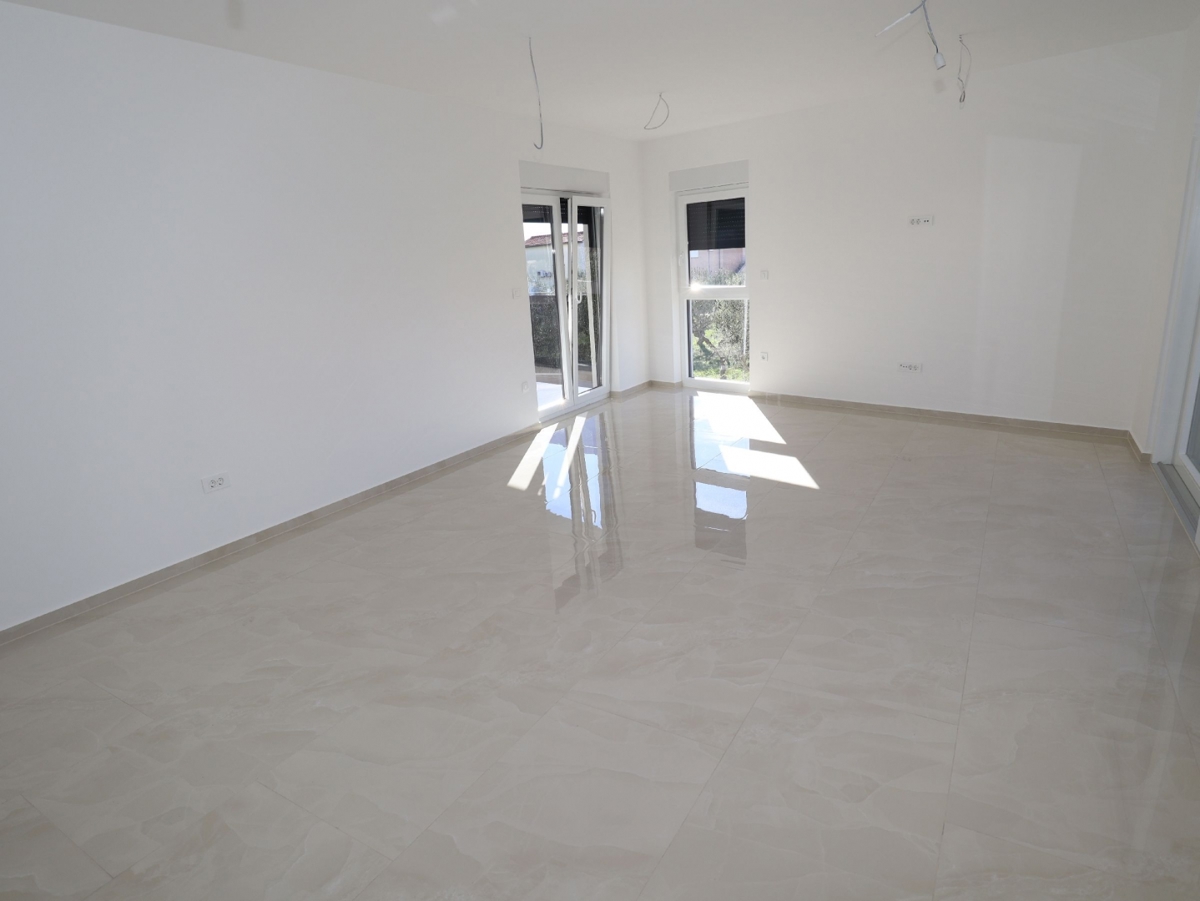 Apartma/Stanovanje Vodice, 92,15m2, 590m od morja