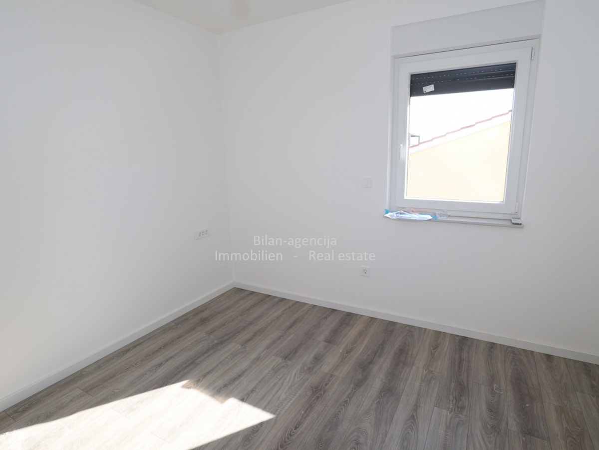 Apartma/Stanovanje Vodice, 92,15m2, 590m od morja