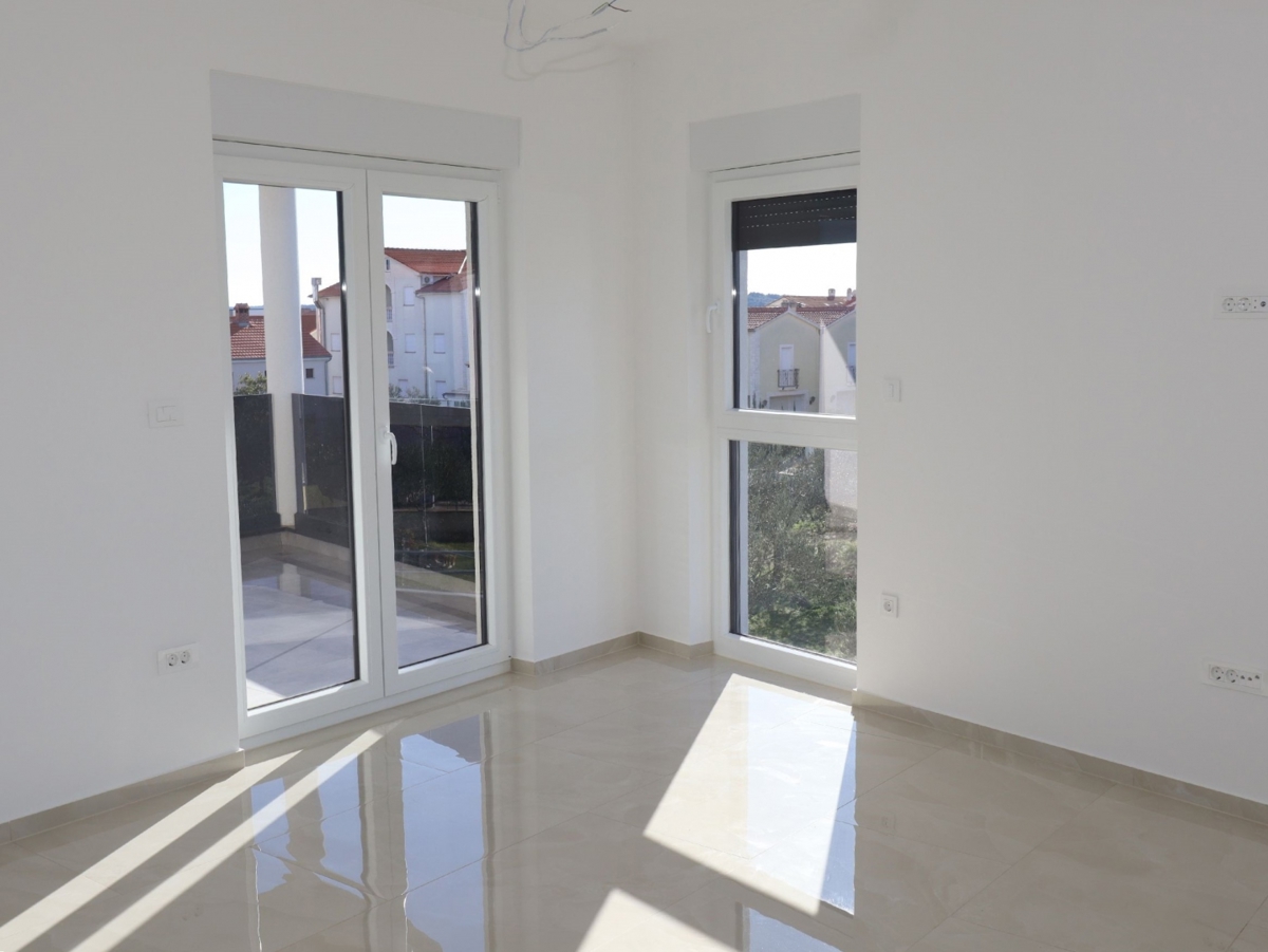 Apartma/Stanovanje Vodice, 92,15m2, 590m od morja