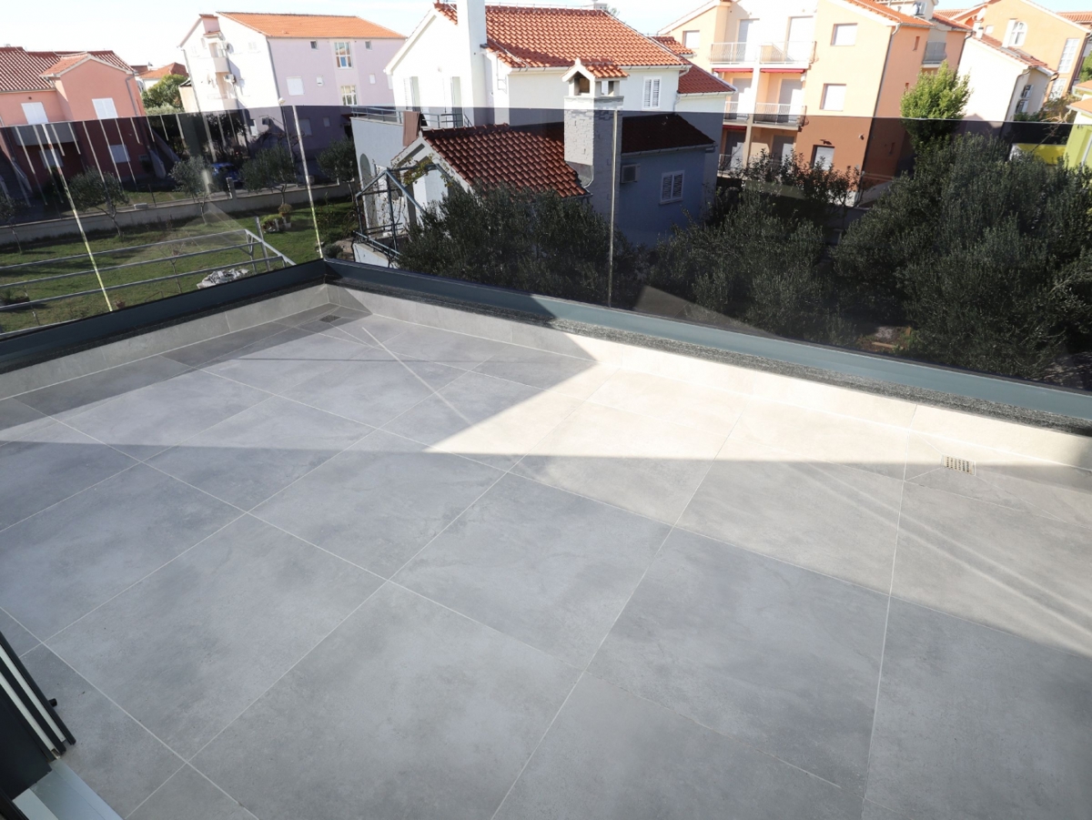 Apartma/Stanovanje Vodice, 92,15m2, 590m od morja