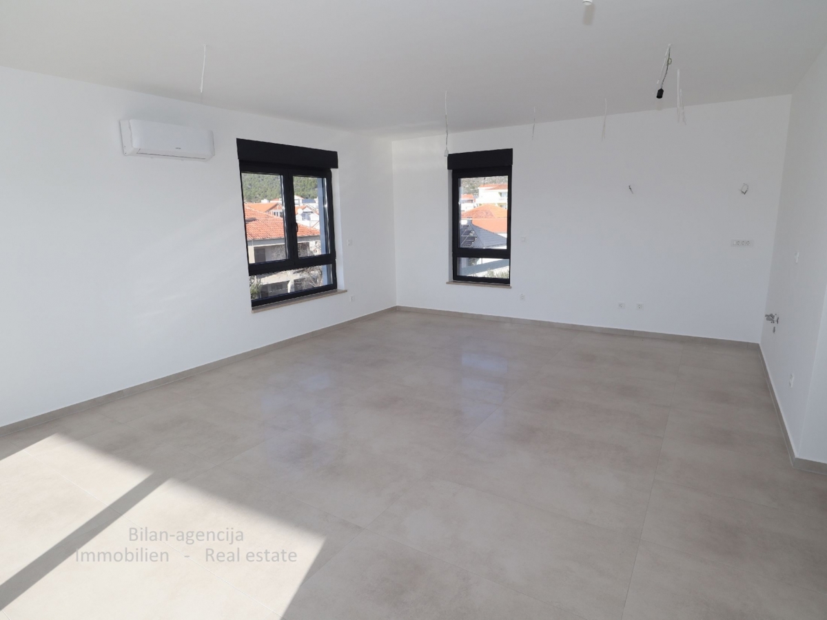 Novo, stanovanje v 2. nadstropju, Tribunj, 370 m od morja