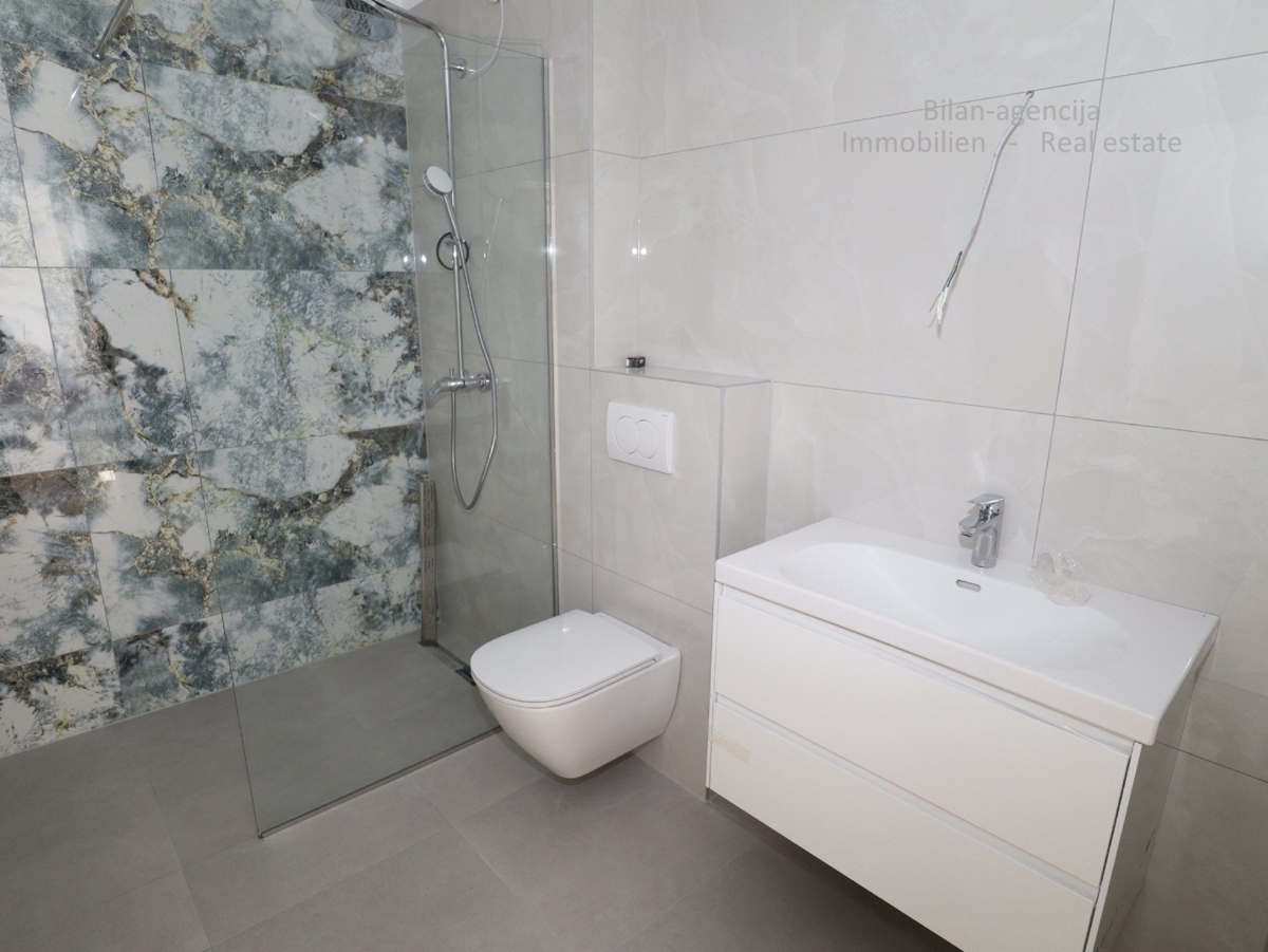 Novo, stanovanje v 2. nadstropju, Tribunj, 370 m od morja