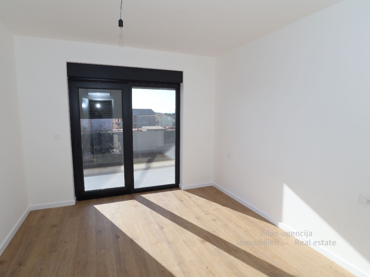 Novo, stanovanje v 2. nadstropju, Tribunj, 370 m od morja