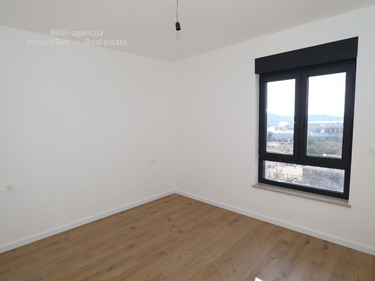 Novo, stanovanje v 2. nadstropju, Tribunj, 370 m od morja