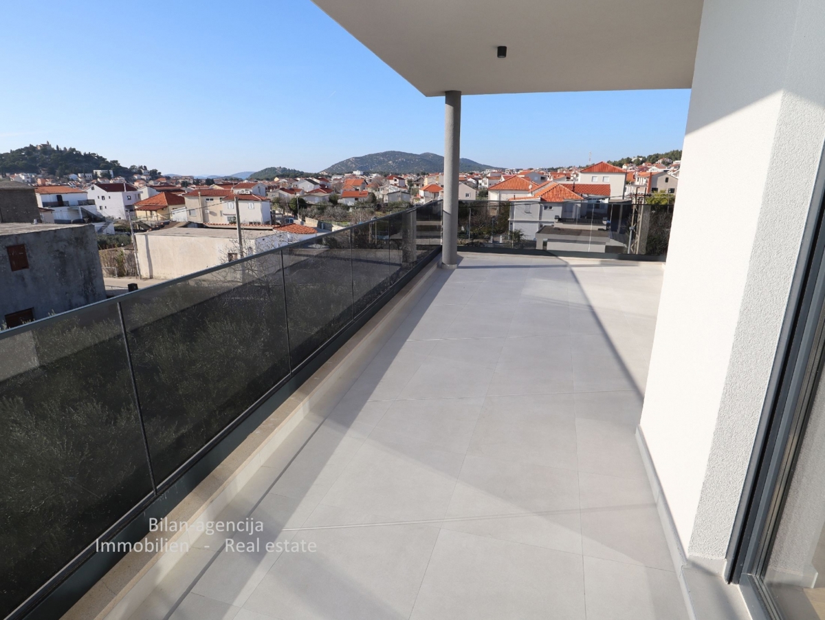 Novo, stanovanje v 2. nadstropju, Tribunj, 370 m od morja
