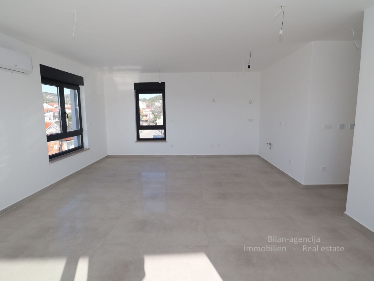 Novo, stanovanje v 2. nadstropju, Tribunj, 370 m od morja