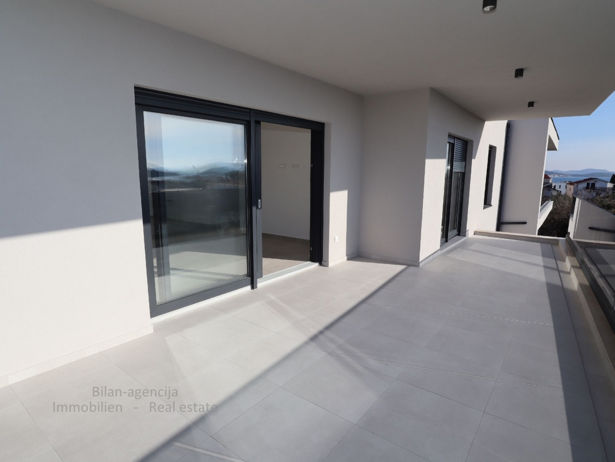 Novo, stanovanje v 2. nadstropju, Tribunj, 370 m od morja