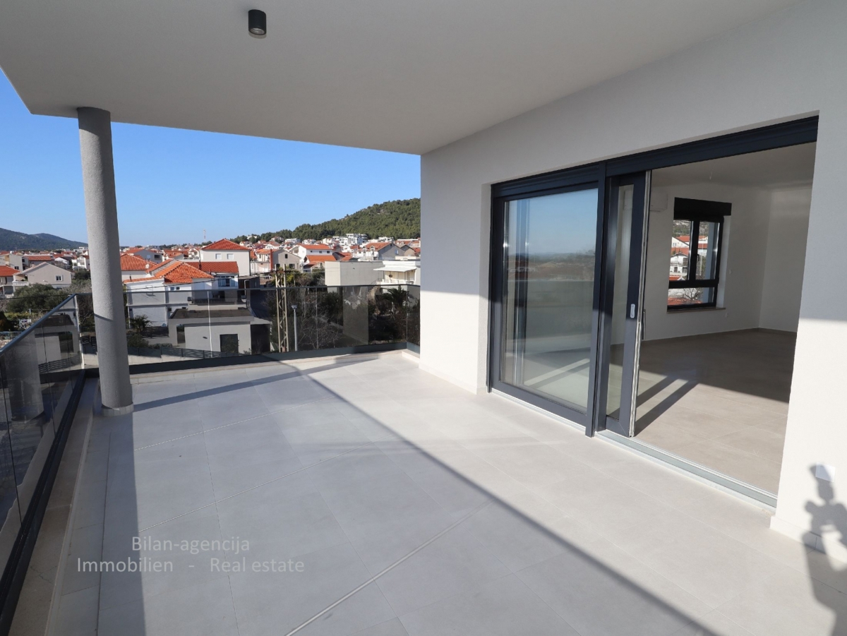 Novo, stanovanje v 2. nadstropju, Tribunj, 370 m od morja