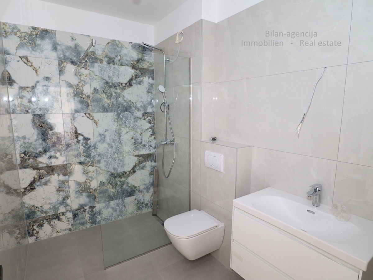 Novo, stanovanje v 2. nadstropju, Tribunj, 370 m od morja