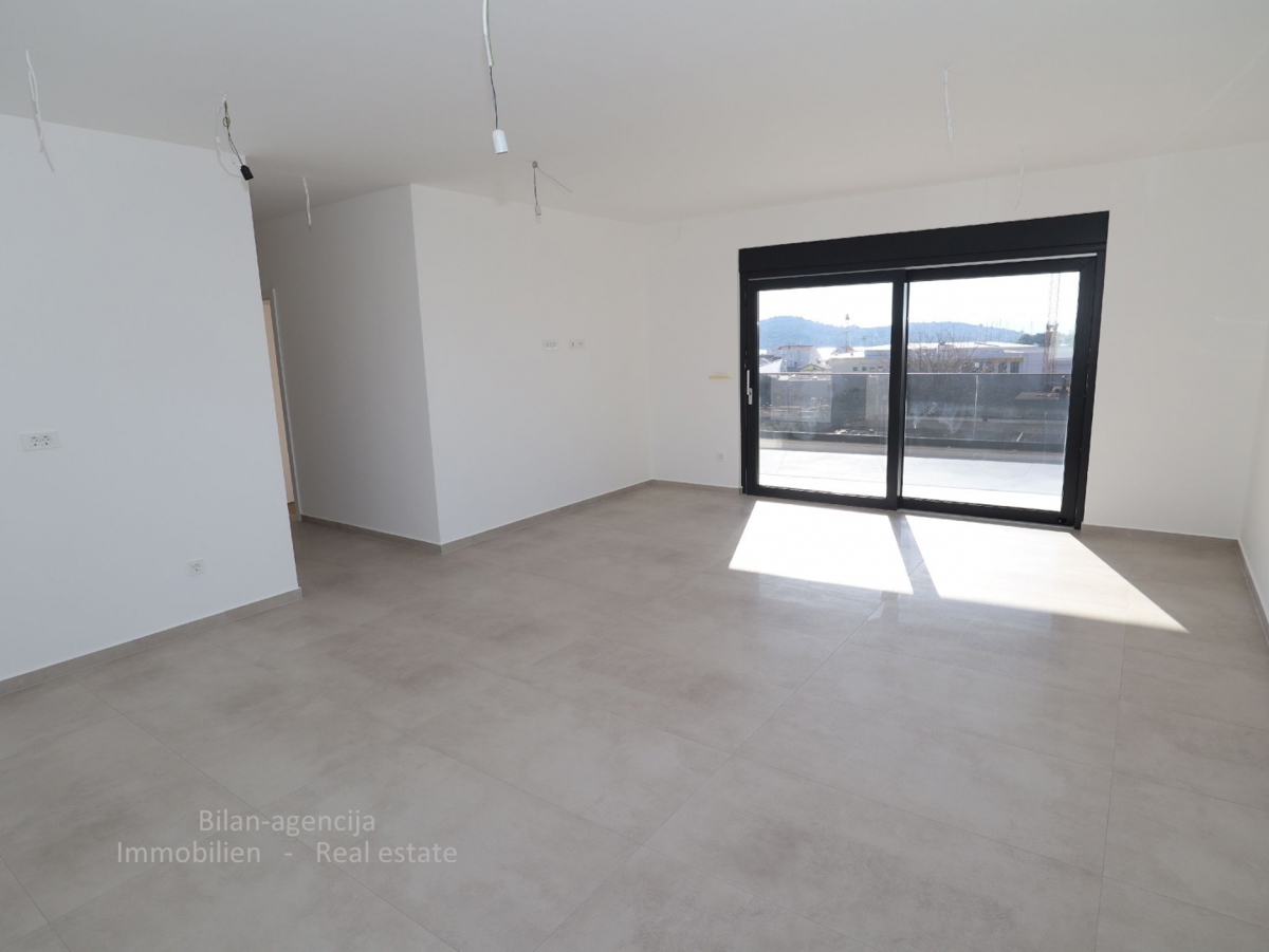 Novo, stanovanje v 2. nadstropju, Tribunj, 370 m od morja