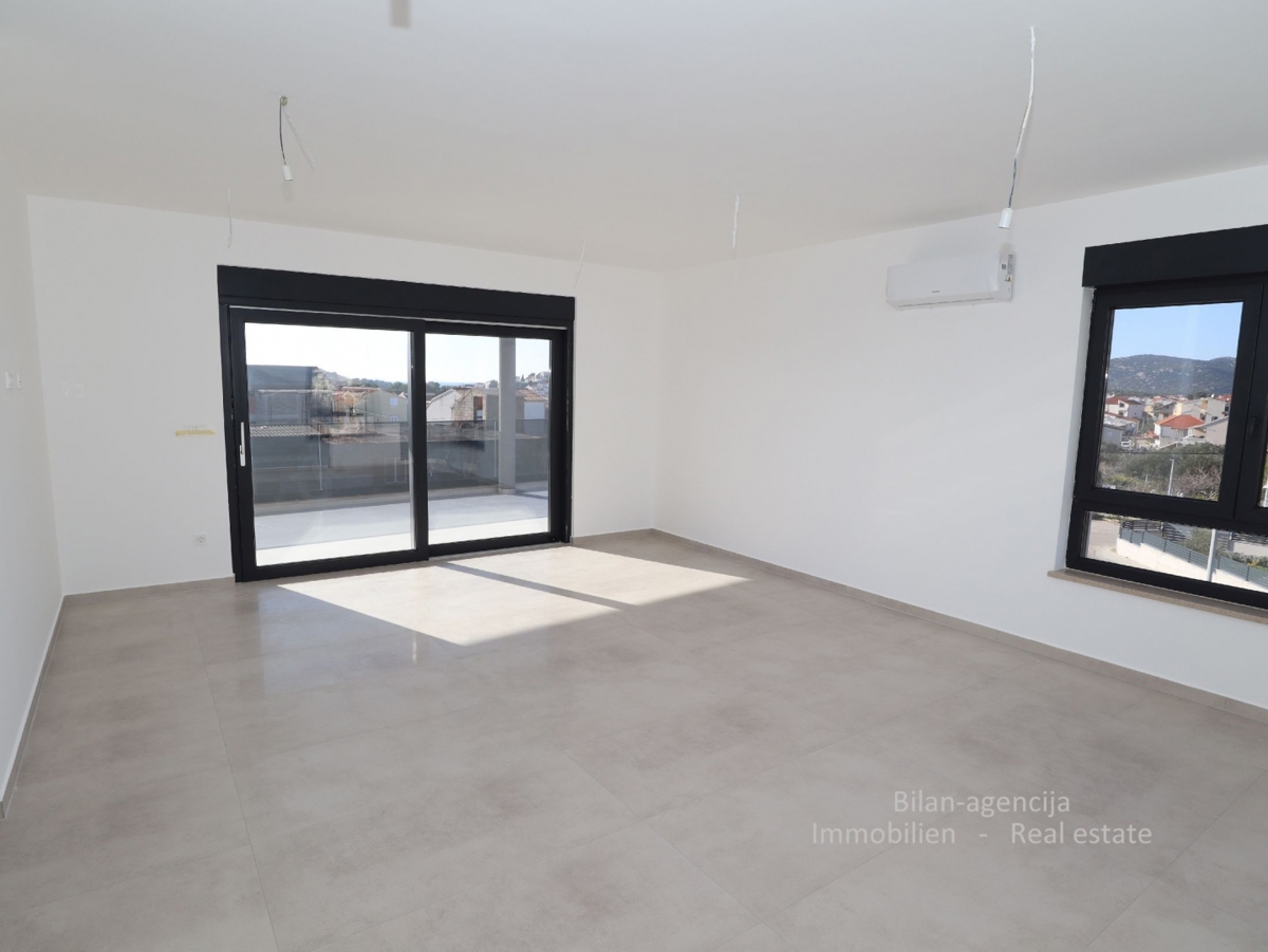 Novo, stanovanje v 2. nadstropju, Tribunj, 370 m od morja