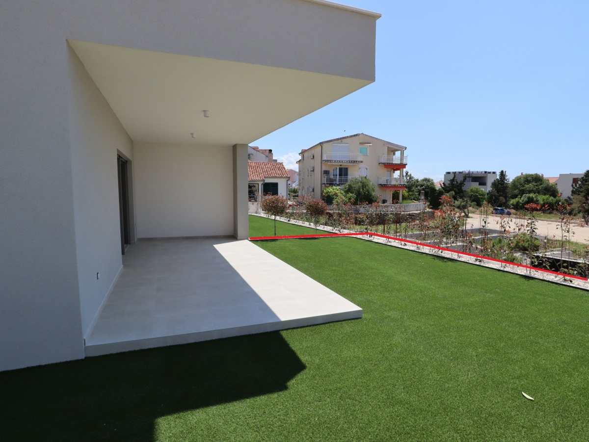 Vodice, apartma blizu mora, prizemlje, 3 spalnice