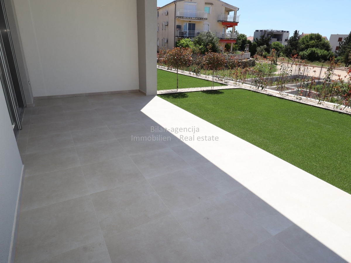 Vodice, apartma blizu mora, prizemlje, 3 spalnice