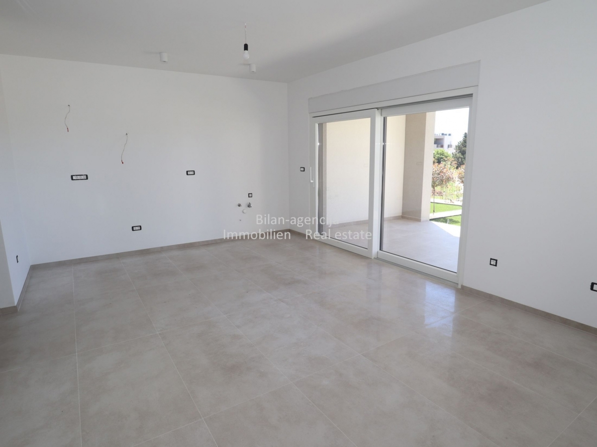 Vodice, apartma blizu mora, prizemlje, 3 spalnice