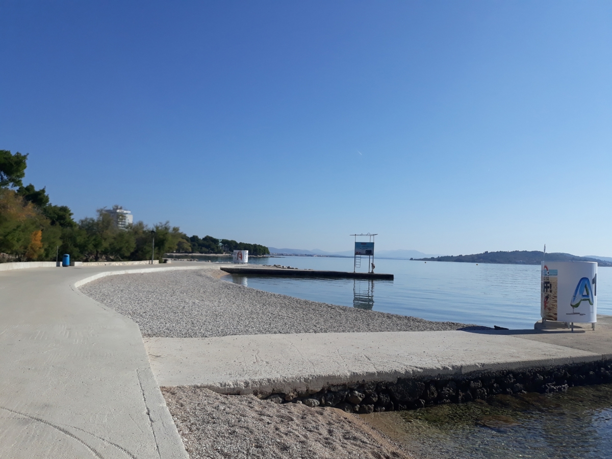 Vodice, apartma blizu mora, prizemlje, 3 spalnice