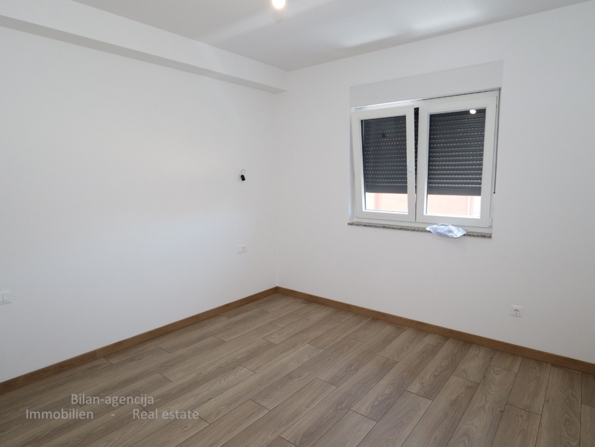 Dvoetažno stanovanje z vrtom, Vodice