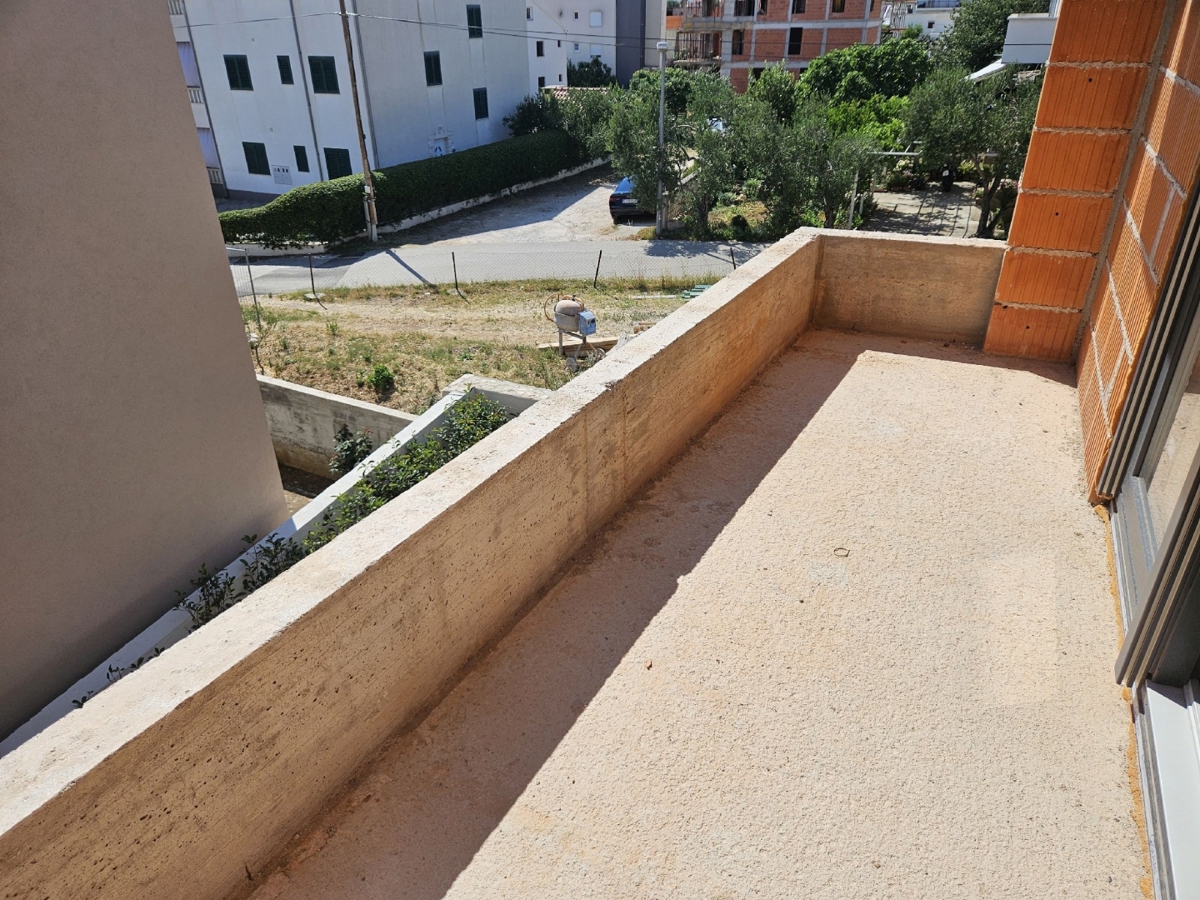 Vodice, mirna lokacija, polsamostojna hiša