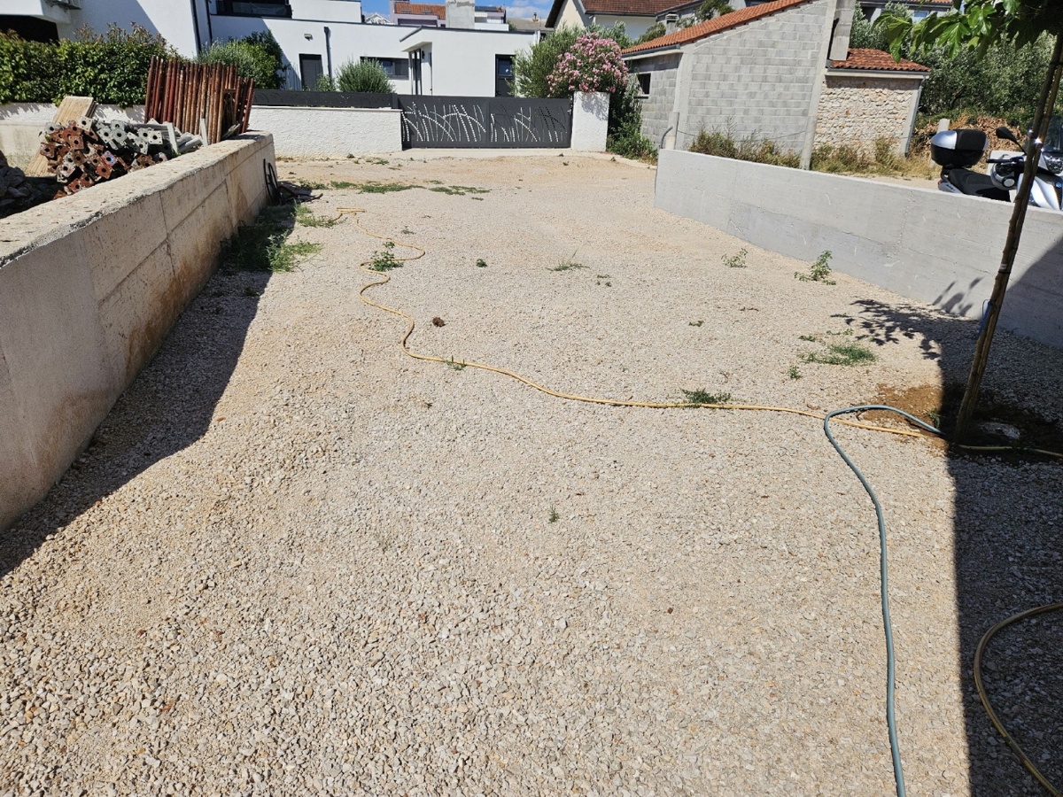 Vodice, mirna lokacija, polsamostojna hiša
