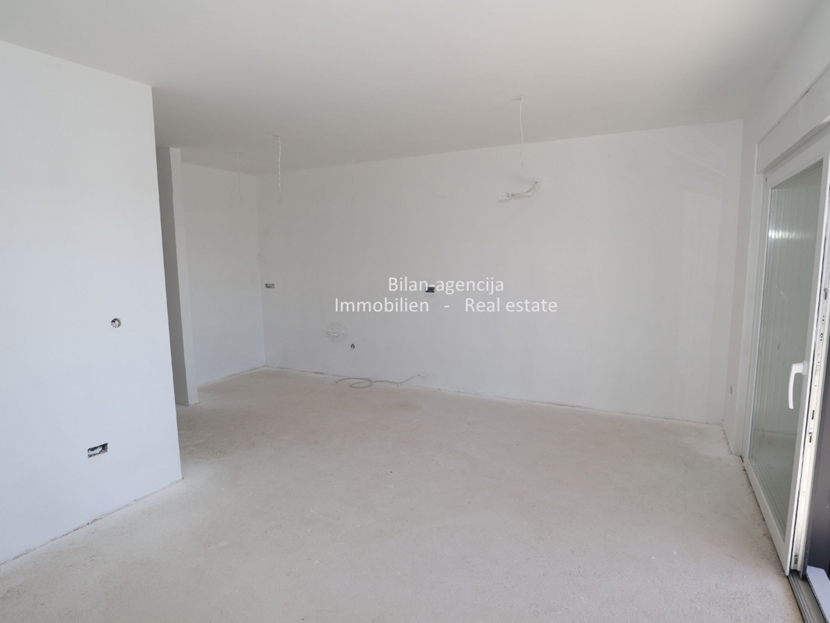 Novo stanovanje s strešno teraso, pogled na morje