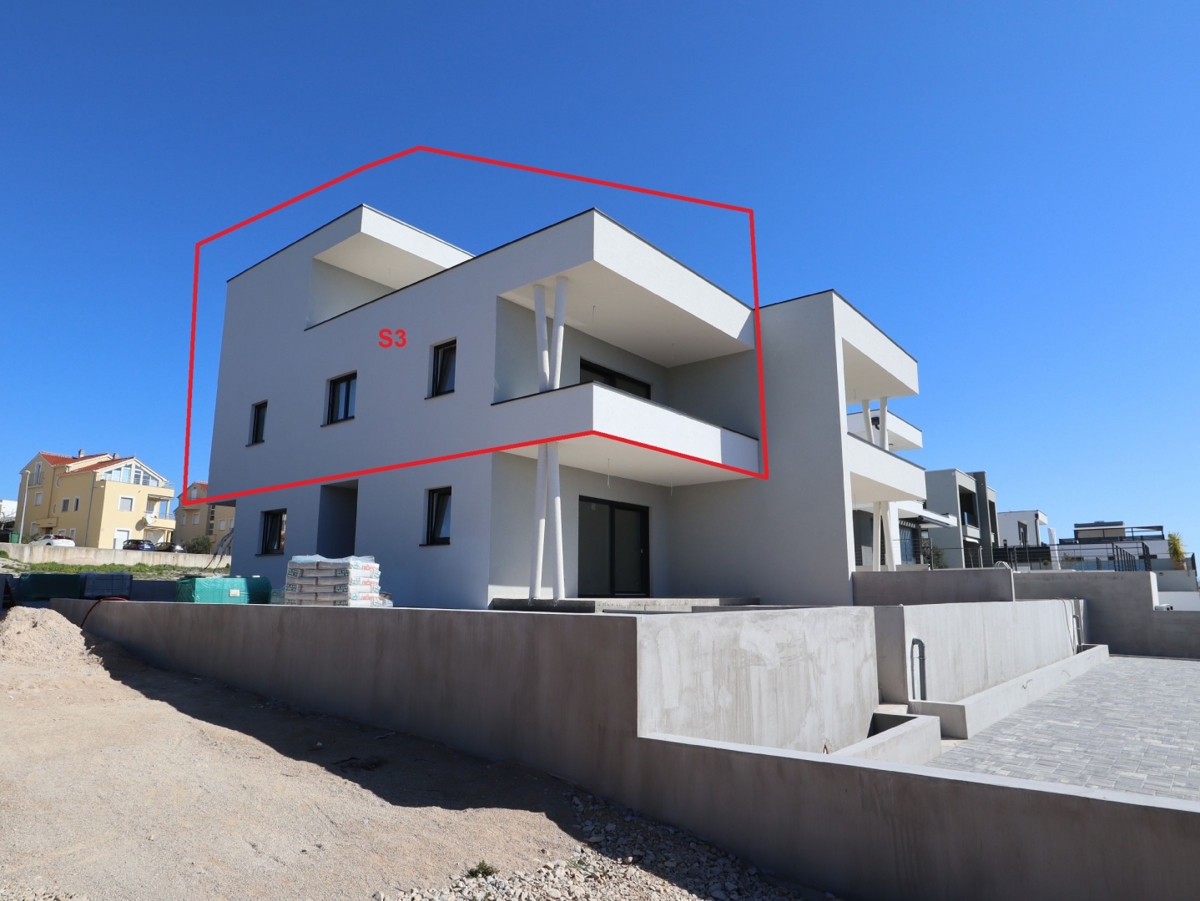 Novo stanovanje s strešno teraso, pogled na morje