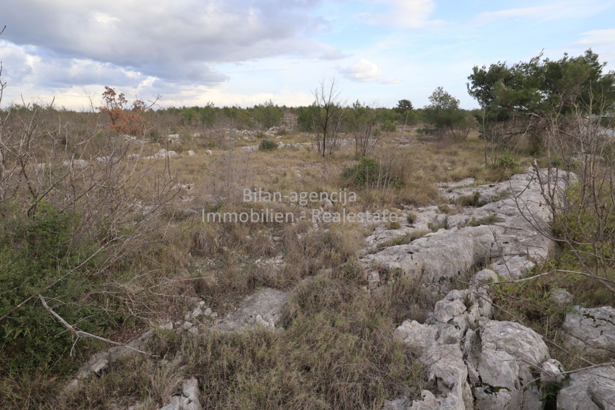 Zemljišče Vodice, 2.517m2