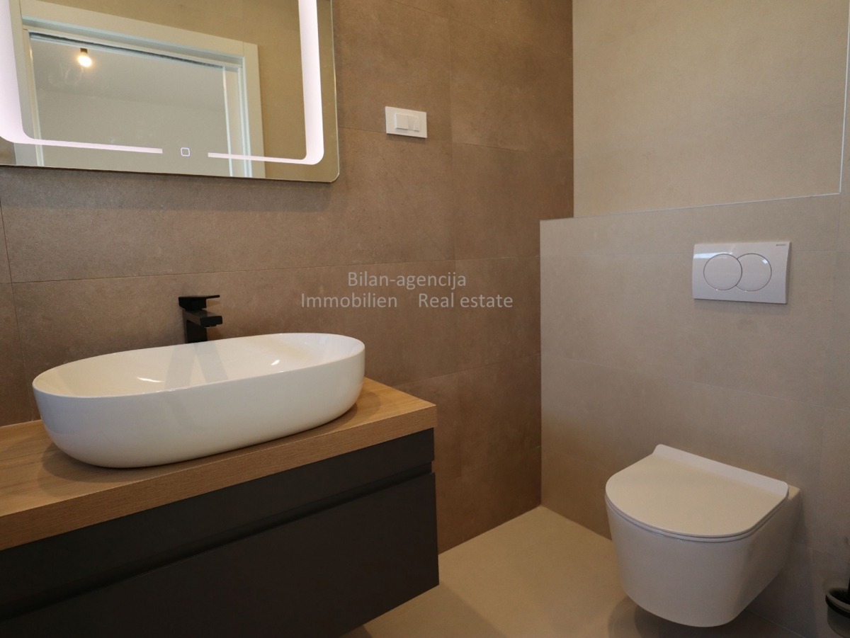 Apartma/Stanovanje Vodice, 85,42m2