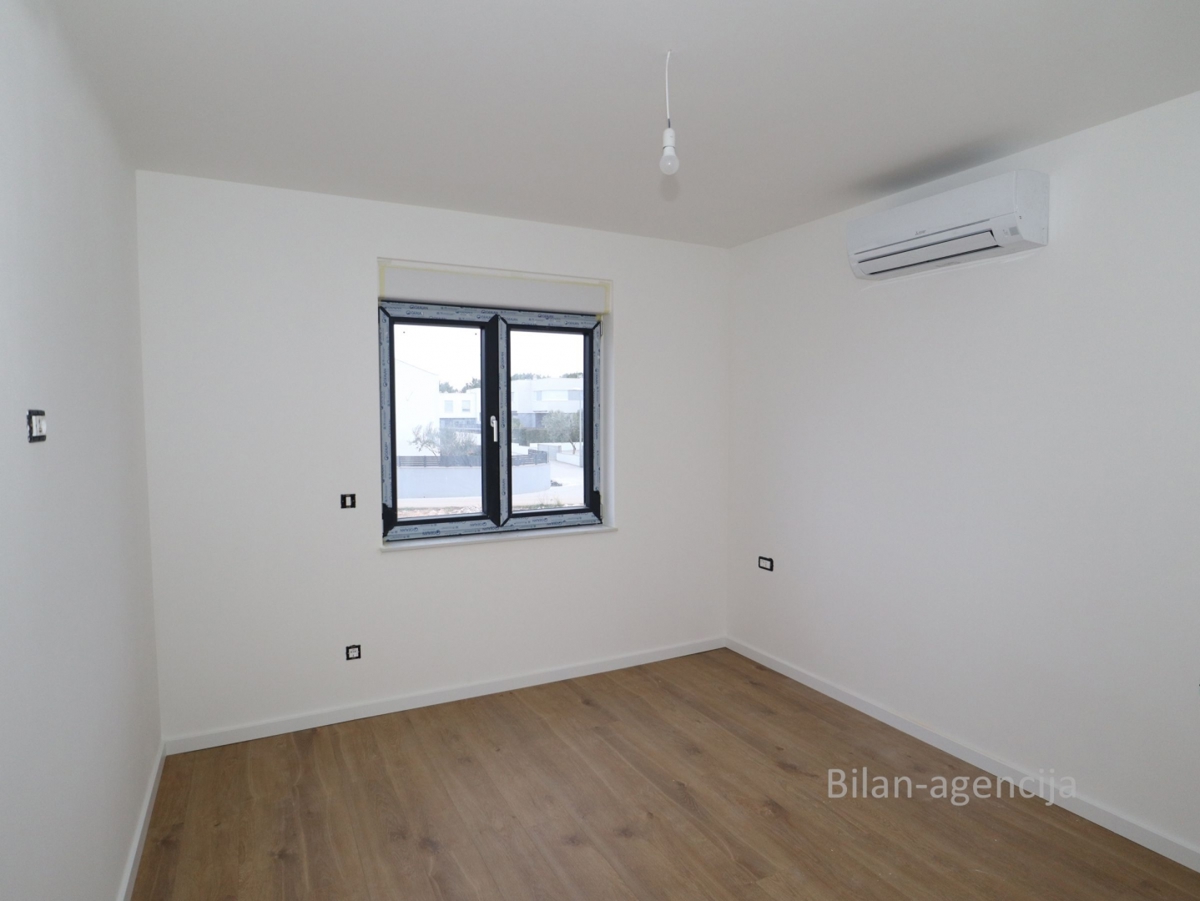 Apartma/Stanovanje, Vodice, 2 spalnice, 2 parkinga