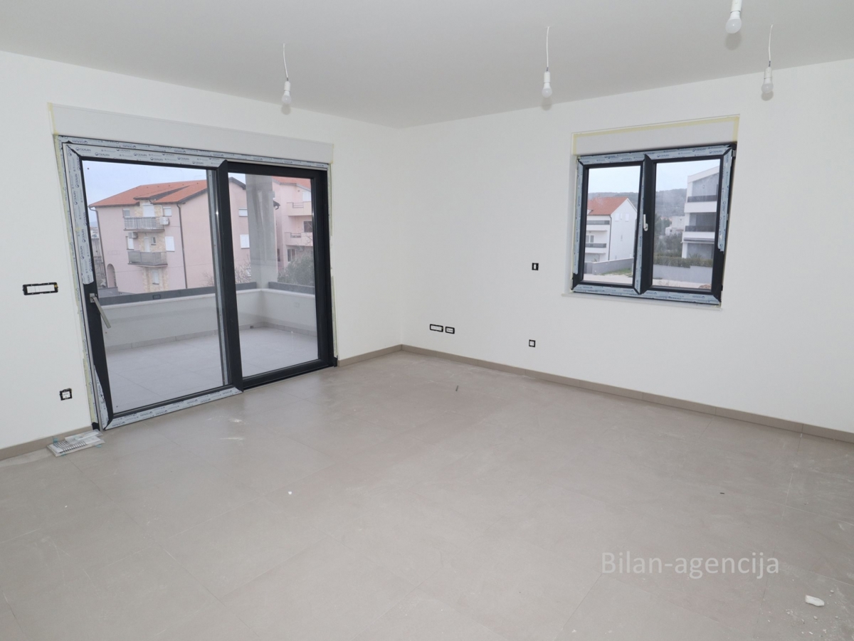 Apartma/Stanovanje, Vodice, 2 spalnice, 2 parkinga