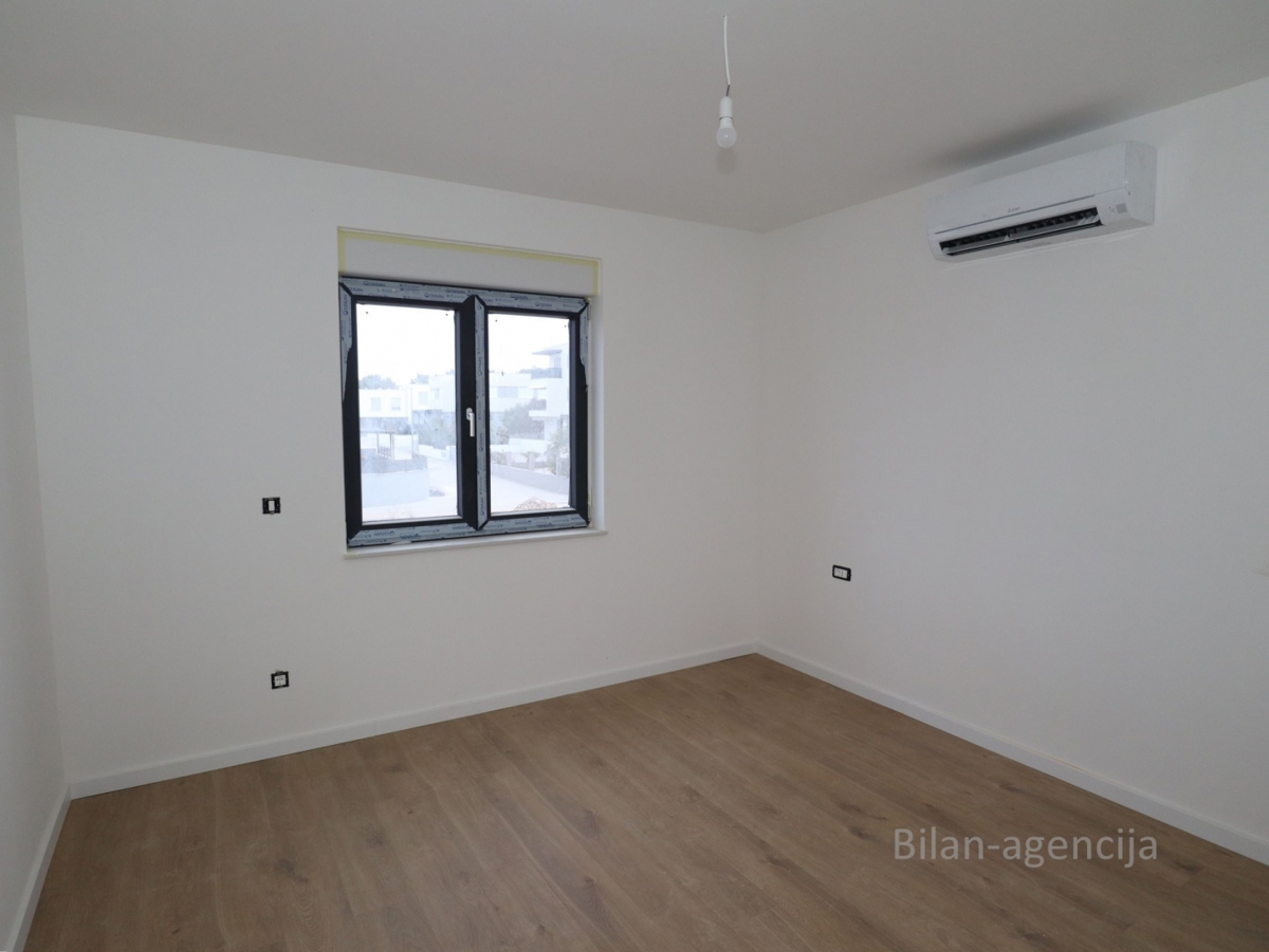Apartma/Stanovanje, Vodice, 2 spalnice, 2 parkinga