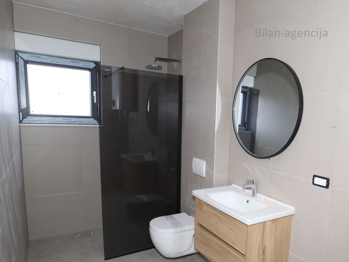 Apartma/Stanovanje, Vodice, 2 spalnice, 2 parkinga