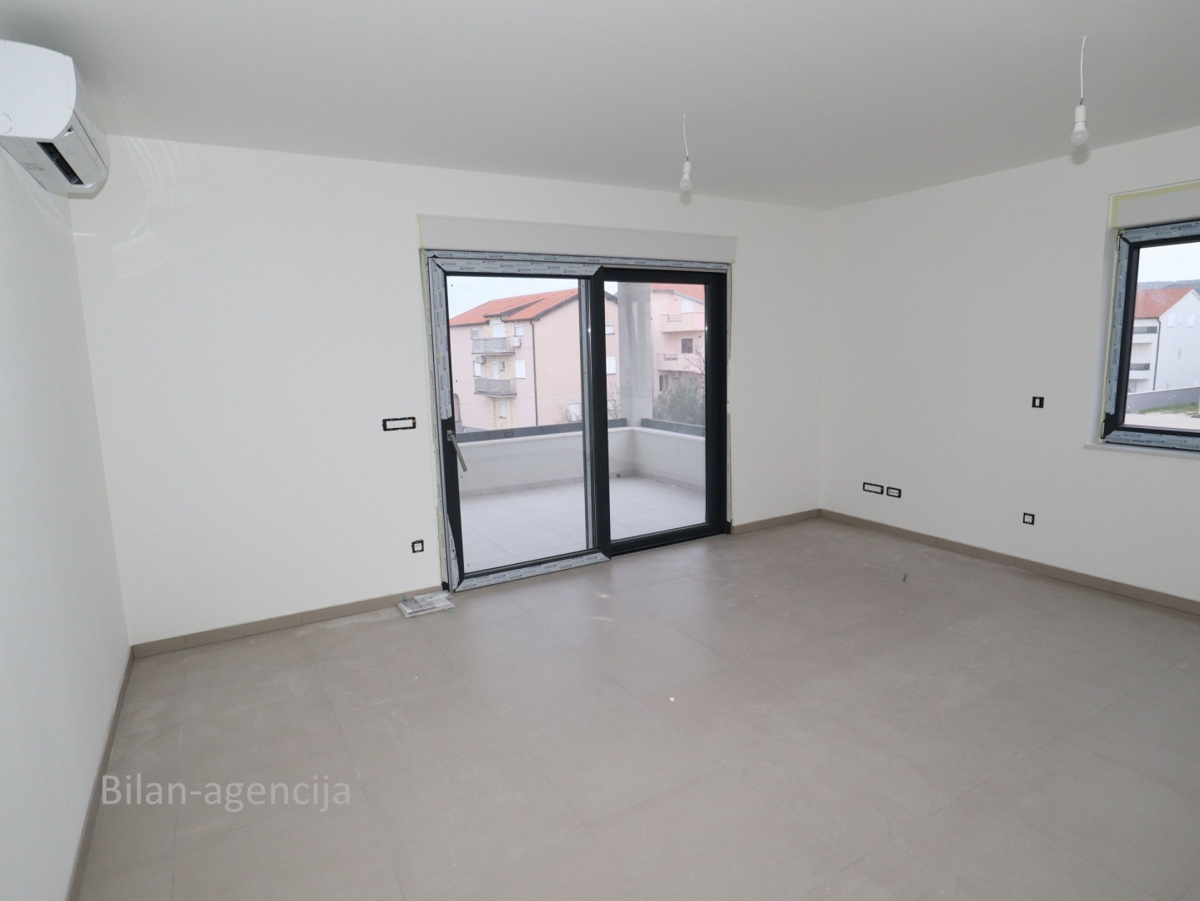 Apartma/Stanovanje, Vodice, 2 spalnice, 2 parkinga