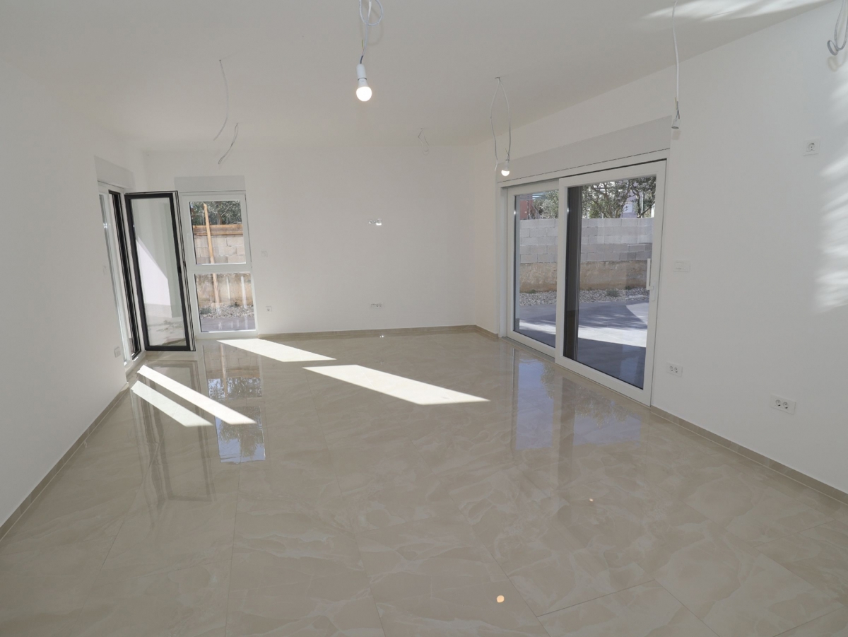 Vodice, novogradnja, trisobno stanovanje vrt, 309.000 €