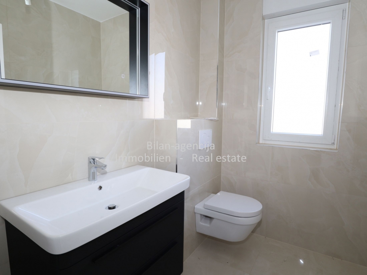 Vodice, novogradnja, trisobno stanovanje vrt, 309.000 €