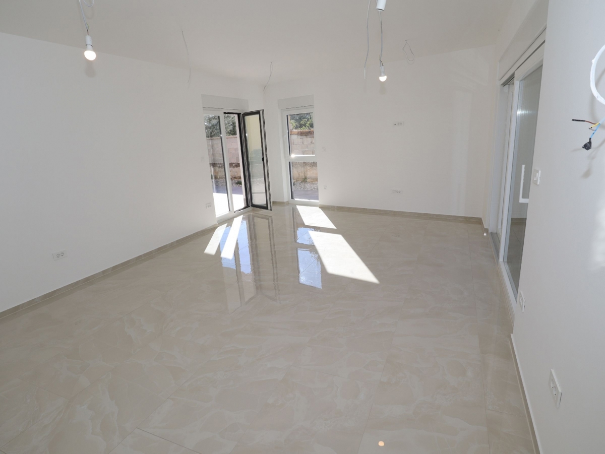 Vodice, novogradnja, trisobno stanovanje vrt, 309.000 €