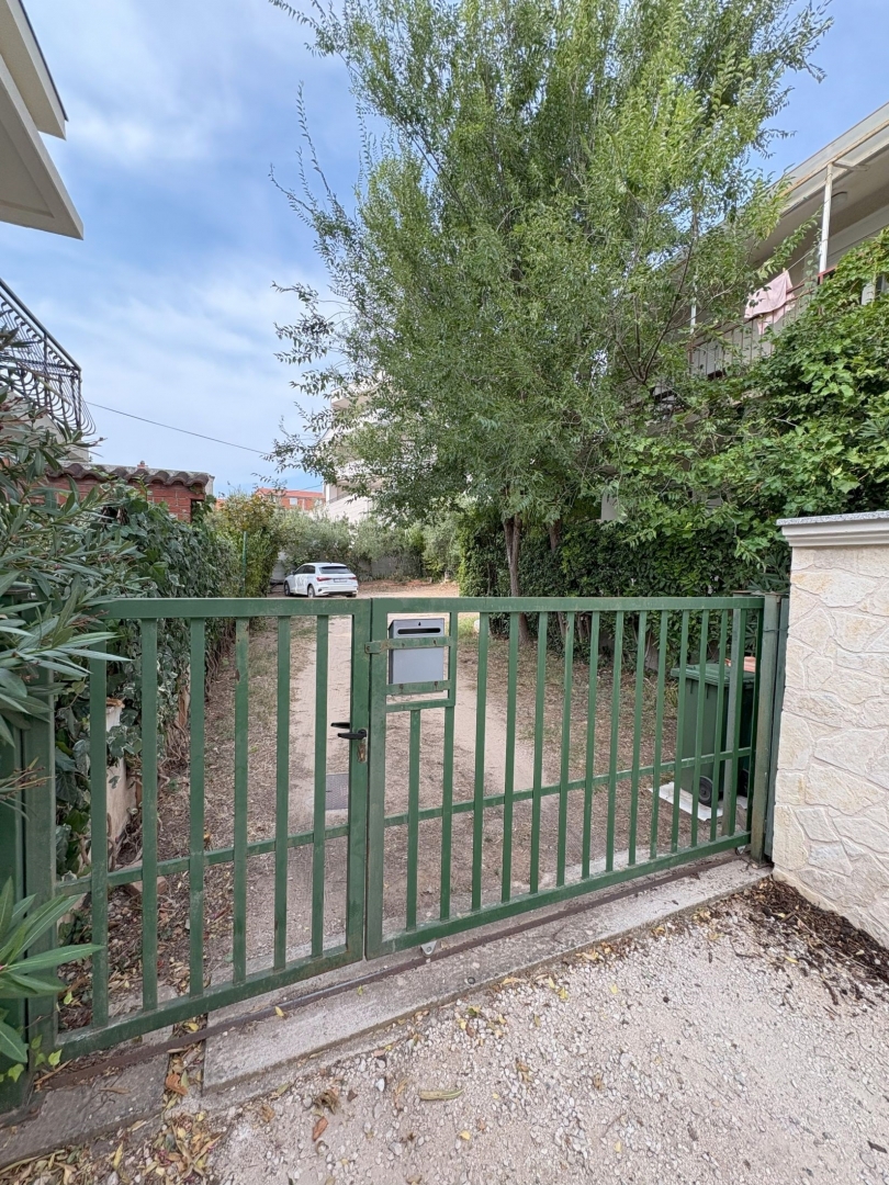 Dve hiši, Vodice, širši center, 550 m do plaže