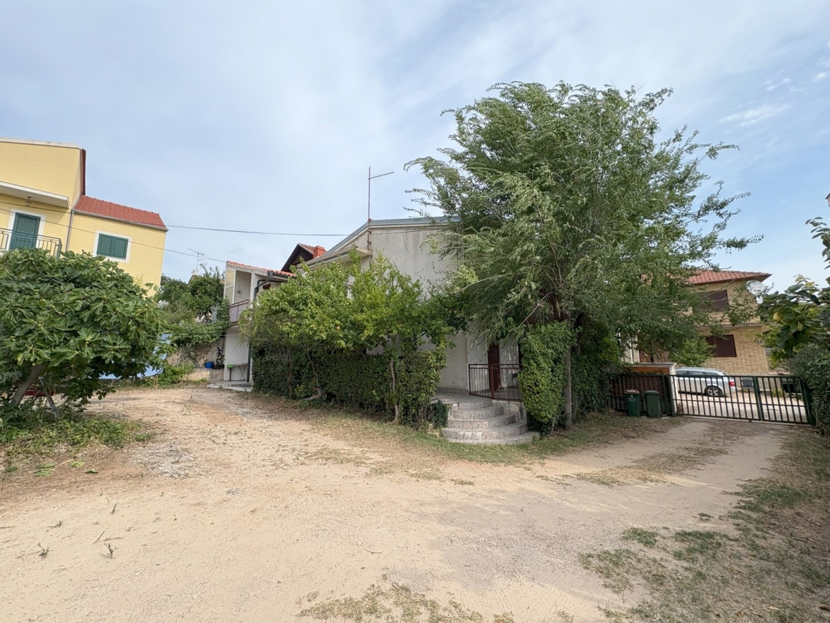 Dve hiši, Vodice, širši center, 550 m do plaže