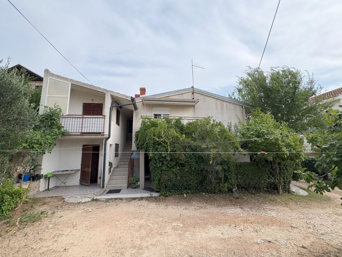 Dve hiši, Vodice, širši center, 550 m do plaže