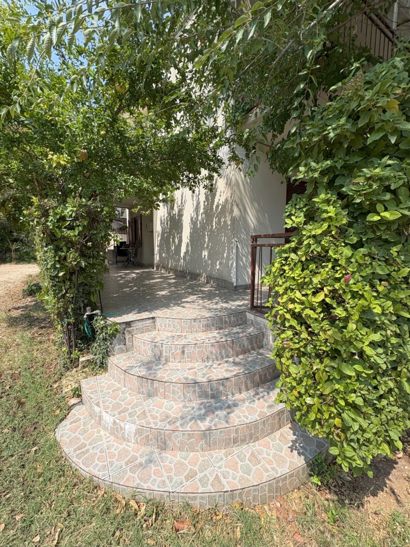 Dve hiši, Vodice, širši center, 550 m do plaže