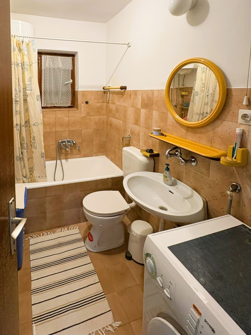 Dve hiši, Vodice, širši center, 550 m do plaže