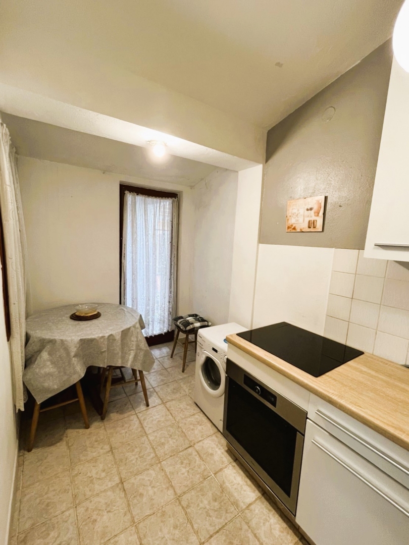 Dve hiši, Vodice, širši center, 550 m do plaže