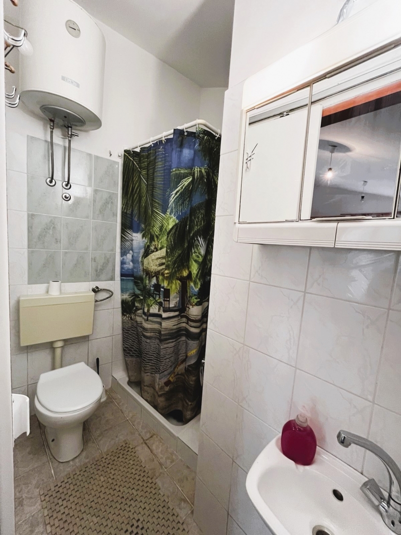 Dve hiši, Vodice, širši center, 550 m do plaže