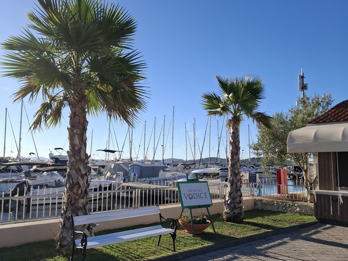 Vodice, novi stan, 1. kat, super lokacija, center, 249.000 €